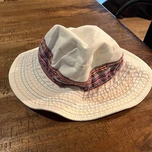 Cute summer Liz Claiborne bucket hat
